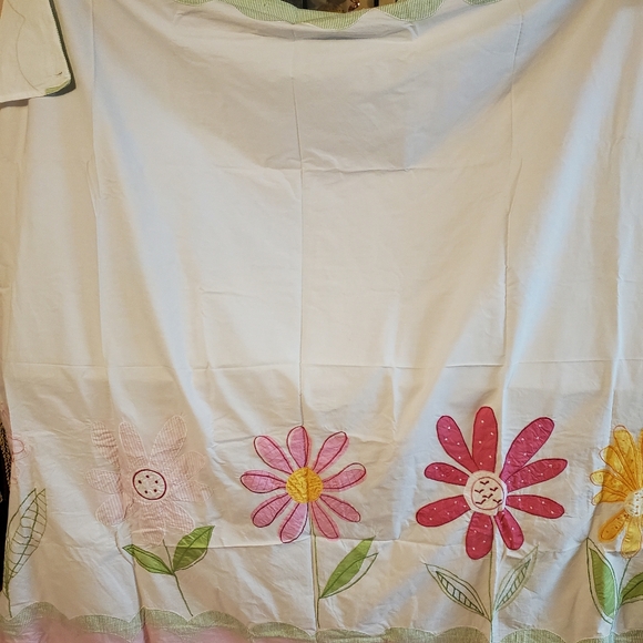 Pottery barn pink flowers quilt bedding set and bathroom set - Picture 4 of 5